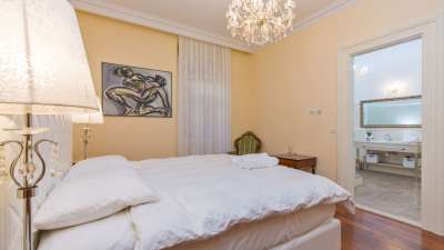 Hauptschlafzimmer mit eigenem Bad